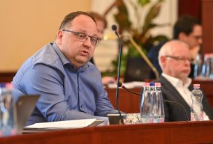 Wintermantel Zsolt, a Fidesz-KDNP képviselője felszólal a Fővárosi Közgyűlés rendkívüli ülésén a Városházán 2022. április 13-án. MTI/Illyés Tibor