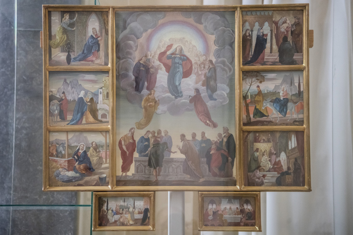 A templom oltára a második világháborúban elpusztult, a pótlására 1947-ben kiírt pályázatot képeivel Molnár-C Pál nyerte. MTI/Balogh Zoltán