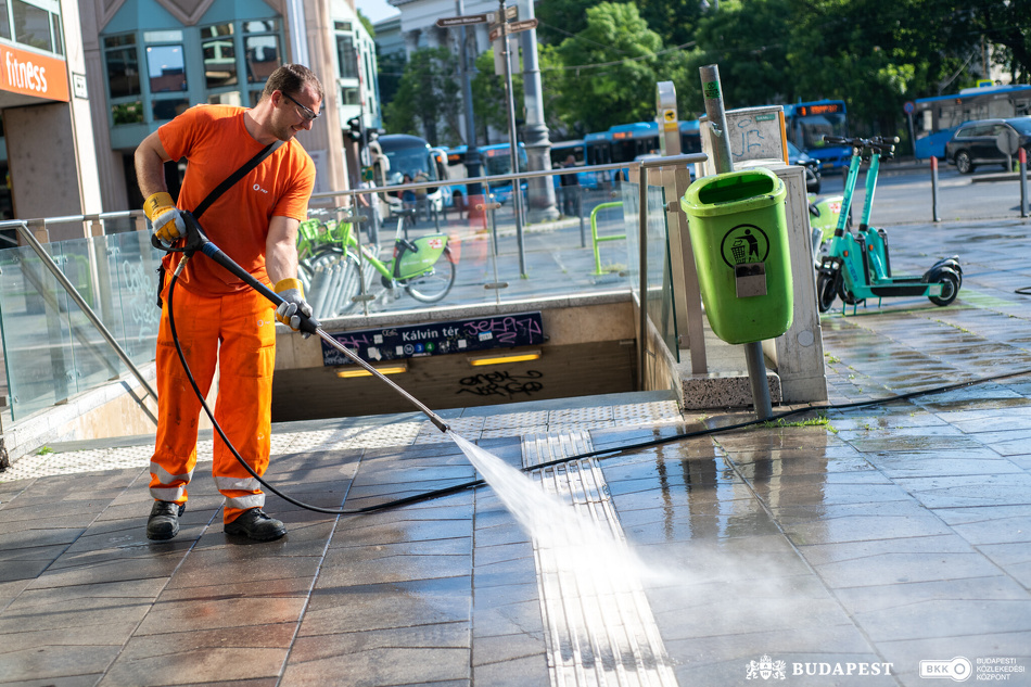 Budapesti Kálvin tér tisztítása