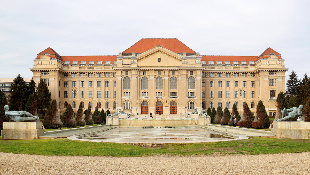 Debrecen, egyetem, központi épület, Egyetem tér