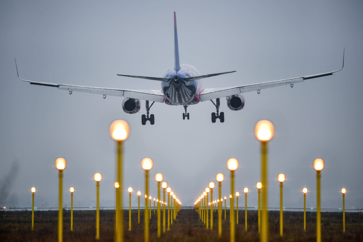 A Wizz Air pilótái gyakorló repüléseket végeztek a debreceni repülőtérnél