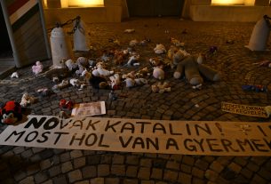 Novák Katalin lemondását és Varga Judit közéletből való távozását követelték demonstráción Budapesten