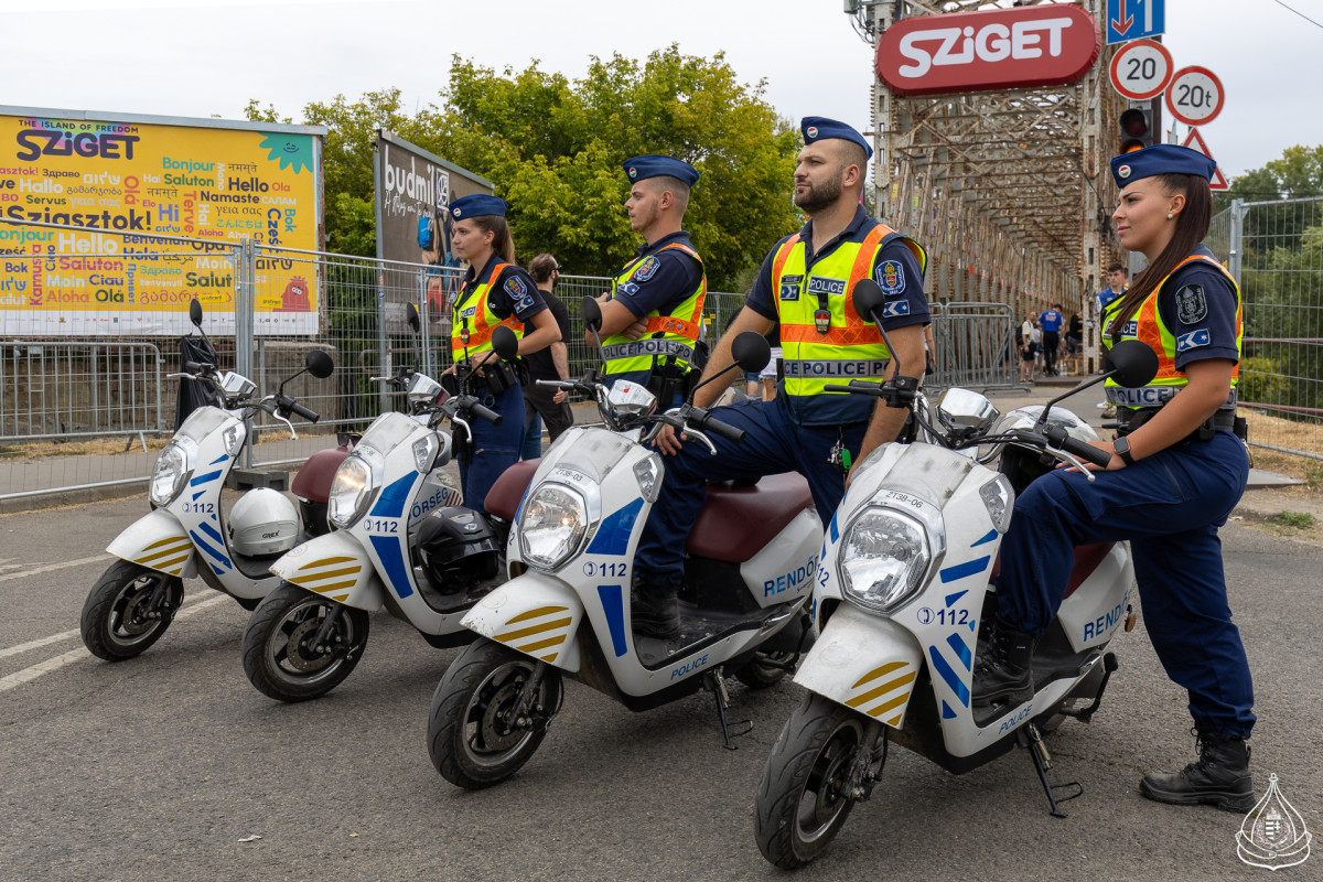 Rendőrök a Szigeten