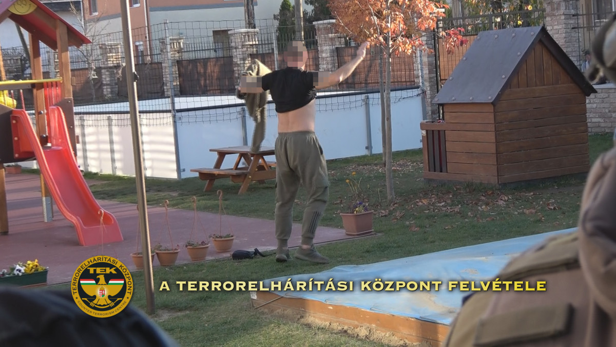 Késes ámokfutó egy budapesti óvodában